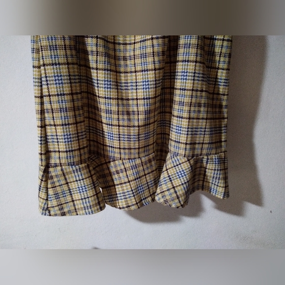 Beautiful design..  Use with a plain top! - Picture 2 of 2